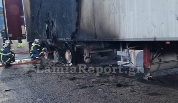 Φθιώτιδα: Πυρκαγιά σε νταλίκα στην εθνική οδό – ΦΩΤΟ