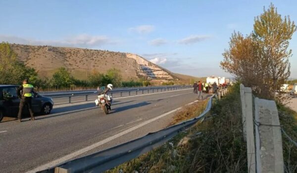 Τραγωδία στα Τρίκαλα: Νεαρό ζευγάρι νεκροί σε τροχαίο δυστύχημα