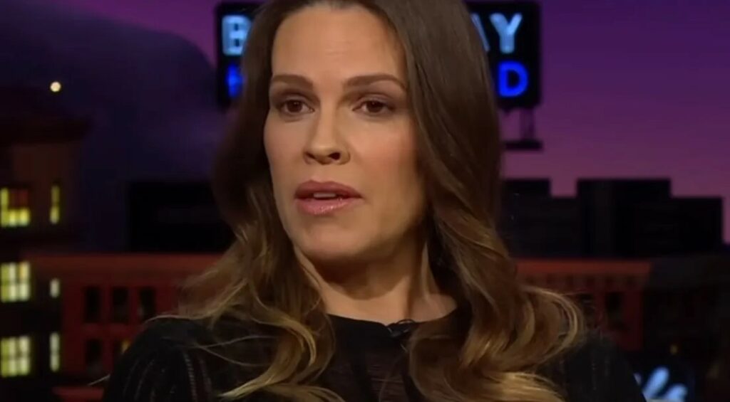 Μητέρα για πρώτη φορά στα 48 της η Χίλαρι Σουάνκ – Η πρώτη φωτογραφία με τα δίδυμά της! (pic)