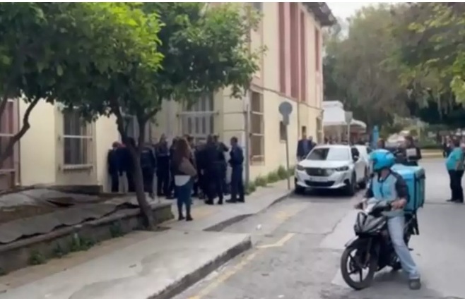 Αναβολή στη δίκη για την αιματοχυσία στις Μοίρες – Ένταση και σπρωξίματα στον δράστη!