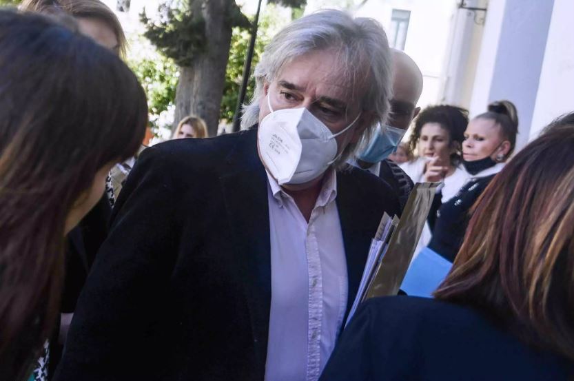 Η συγκλονιστική επιστολή 13χρονου: Είμαι ο Αλέξανδρος, ένα από τα παιδιά που έσωσε ο Ανδρέας Ηλιάδης. Κύριε Ηλιάδη επέστρεψες στους γονείς μου ότι πολυτιμότερο έχουν στη ζωή τους……. ΕΜΕΝΑ.