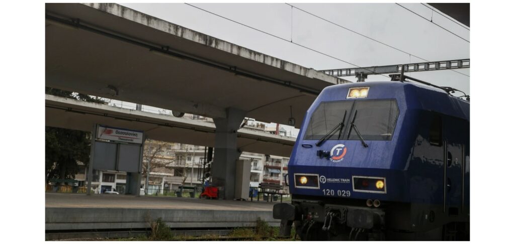 Το Intercity έμεινε από ρεύμα έξω από τη Λάρισα – «Περιμέναμε πάνω από 30 λεπτά»