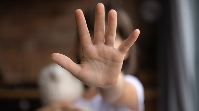 Σοκ σε γυμνάσιο της Πάτρας: Καθηγήτρια αρνήθηκε να βαθμολογήσει μαθήτρια γιατί “δεν στηρίζει λ@@@ες”