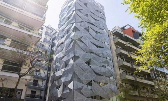 Το κτίριο που αλλάζει χρώμα ανάλογα με τον καιρό