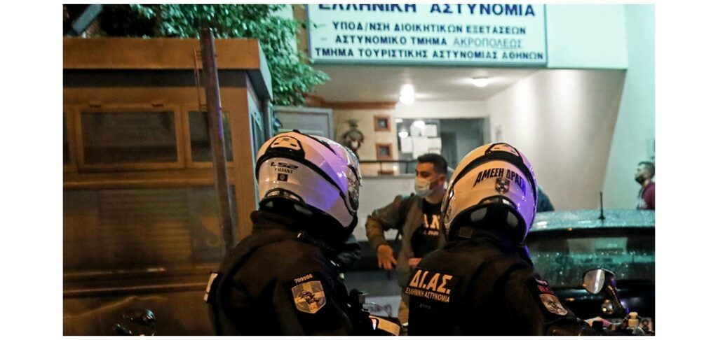 Μαχαίρωσαν και λήστεψαν 18χρονο στο κέντρο της Αθήνας – Συνελήφθη 17χρονος