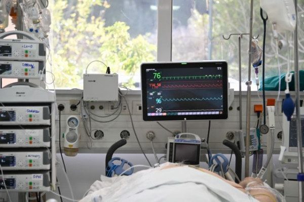 Πάτρα: Γυναίκα ήπιε νέφτι αντί για νερό ενώ καθάριζε τάφο – Νοσηλεύεται στο νοσοκομείο του Ρίου