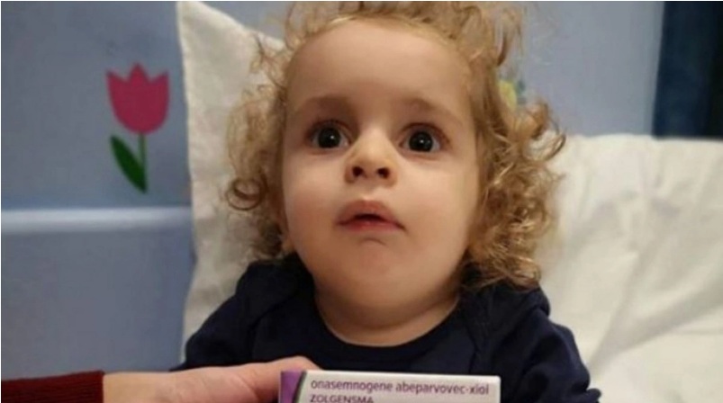 Παναγιώτης – Ραφαήλ: Ο μικρός ήρωας περπατά στον Λευκό Πύργο και συγκινεί όλη την Ελλάδα με το χαμόγελο του