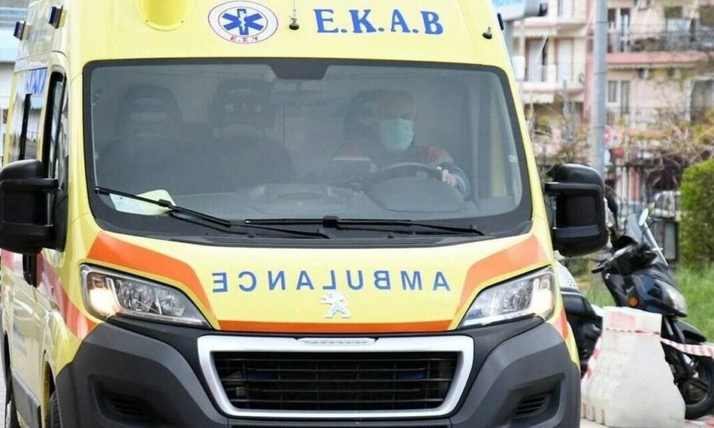 16χρονος έπεσε  από τον 4ο όροφο πολυκατοικίας στην Καρδίτσα – Παλεύουν οι γιατροί για να τον κρατήσουν στη ζωή