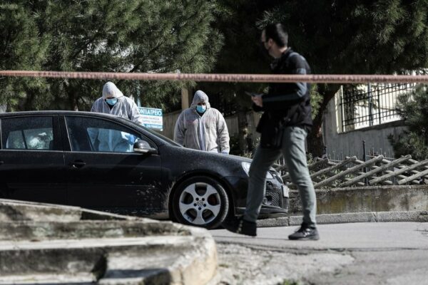 Δολοφονία Καραϊβάζ: Τι αναζητά η αστυνομία για τα 2 άτομα που ήταν στο σκούτερ