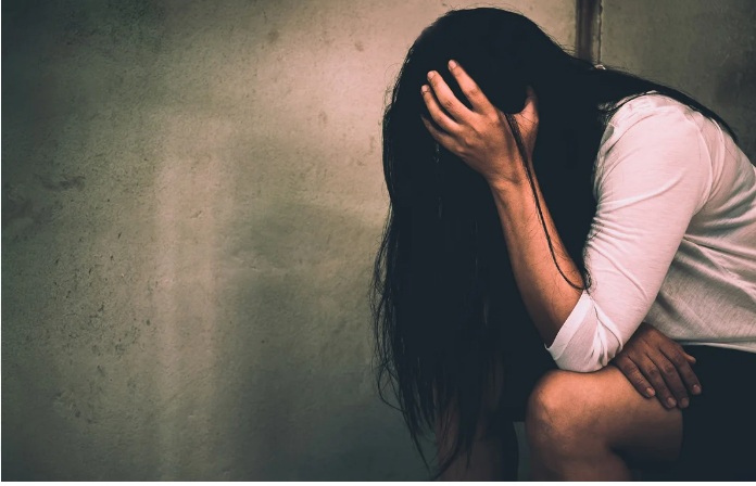 Φρίκη: 20χρονη κατήγγειλε ομαδικό βιασμό από πέντε άνδρες