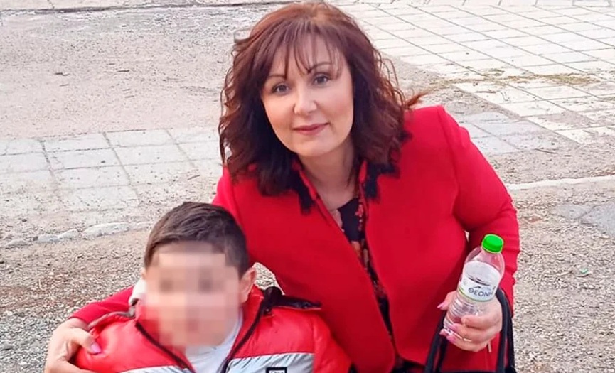 Δολοφονία στη Χαλκιδική: Το 8χρονο αγοράκι περπατούσε 5 ώρες στα αίματα των νεκρών γονιών του