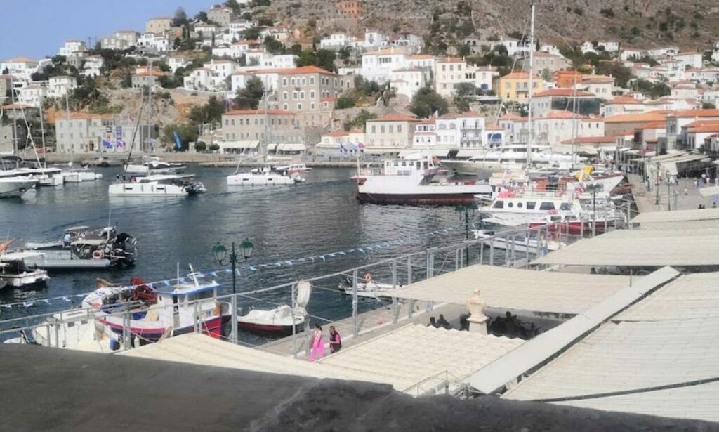 Κακοποίηση γάτας στην Ύδρα: Στα κρατητήρια πέρασε τη νύχτα του ο 55χρονος