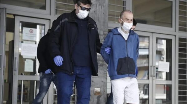 Έσπασε τα δις ισόβια ο 47χρονος που έκαψε τους γονείς του στη Θεσσαλονίκη: Η απαξίωσή του πατέρα μου με εξόργισε. Τον πάτησα με το πόδι στο λαιμό. Εκείνος είπε: “ευχαριστώ παιδί μου”. Πήρα το μπουκάλι με τη βενζίνη…