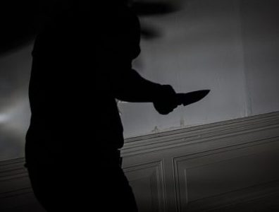 Επίθεση με μαχαίρι σε 17χρονο στο Ελληνικό: «Του τράβηξε μια μαχαιριά στην κοιλιά»