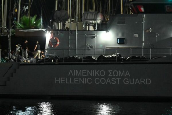 Ναυάγιο στην Πύλο: Τραγωδία δίχως τέλος- Νέα «καραβιά» με πτώματα τη νύχτα στο λιμάνι