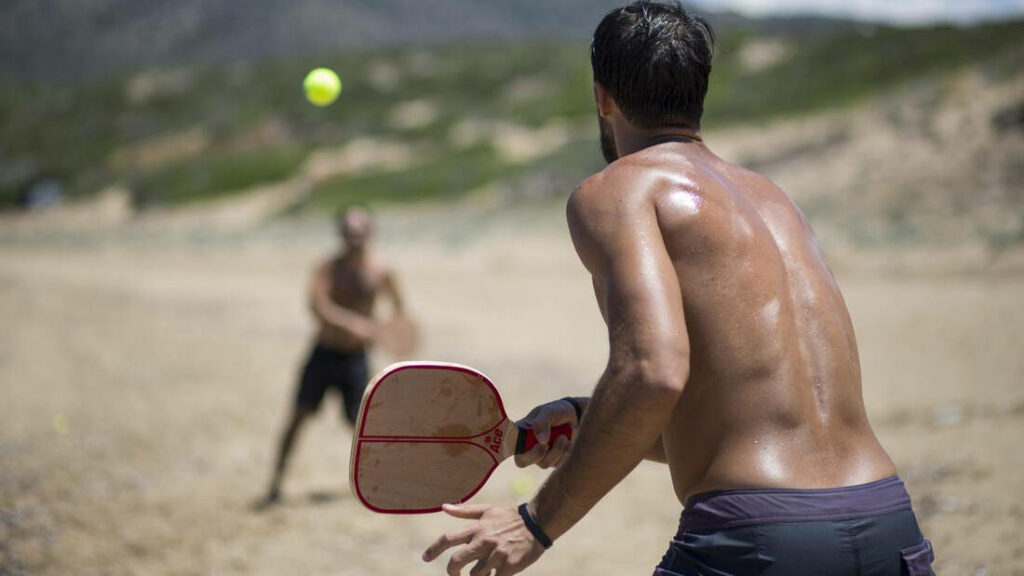 Απαγορεύονται οι ρακέτες σε κάποιες παραλίες- 1000 ευρώ πρόστιμο στους παραβάτες!