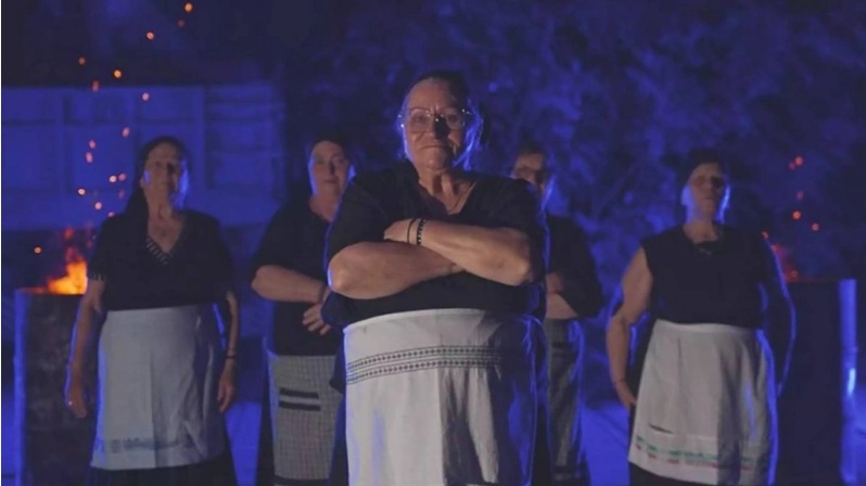 “Η φάση είναι Γ.Κ.ΡΙ.ΝΤ.Σ “: Κρητικές Γιαγιάδες “κάνουν” κόμμα και ζητούν την ψήφο μας όπως κανείς άλλος