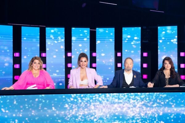 Η Δέσποινα Βανδή σε εμφάνιση – έκπληξη στο live του Just the 2 of Us το Σάββατο!
