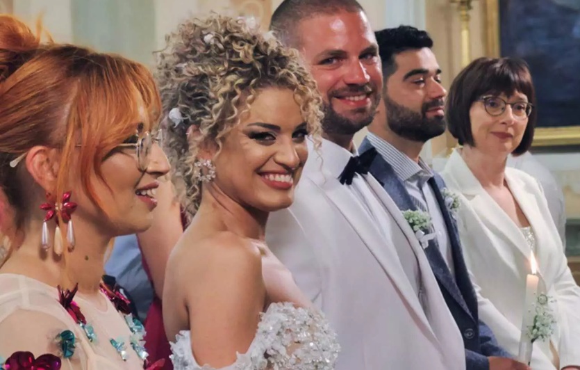Γαμπρός και νύφη έδωσαν ρεσιτάλ στον γάμο τους στη Σύρο! Πως ένα λεωφορείο των ΚΤΕΛ έκλεψε την παράσταση