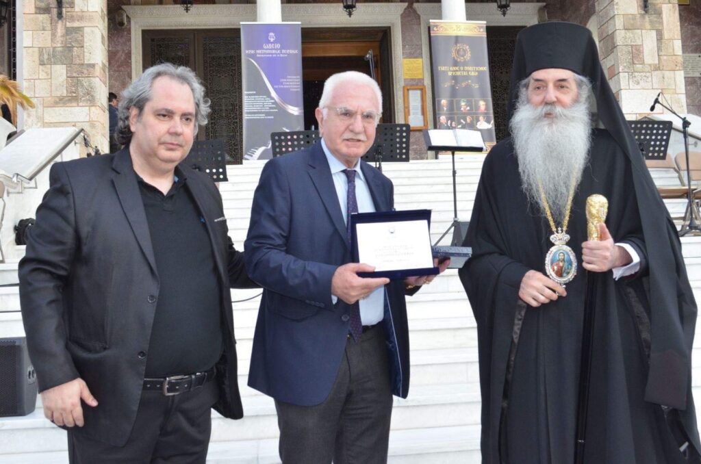 Ο Γιώργος Τσούκαλης βραβεύτηκε από την Ιερά Μητρόπολη Πειραιά