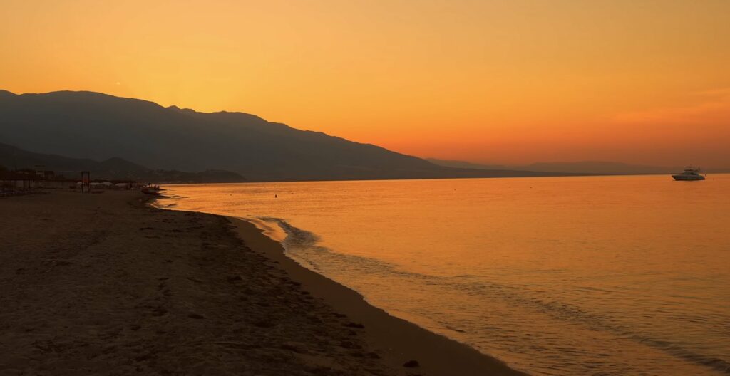 Κι όμως… ο κάμπος έχει και θάλασσα: Βουτιές σε 15 πανέμορφες παραλίες της Λάρισας – Δείτε βίντεο