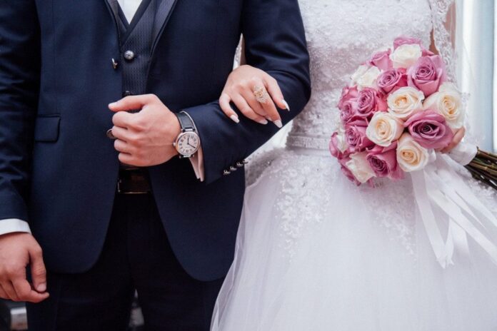 Βόλος: Απατεώνισσες «χτυπούν» σε τελετές γάμων