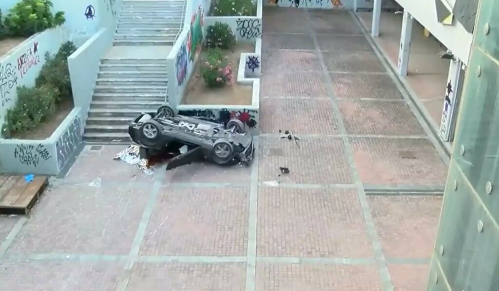 Αυτοκίνητο αναποδογύρισε στο σταθμό του ΗΣΑΠ στο νέο Ηράκλειο- Νεκρός ο οδηγός