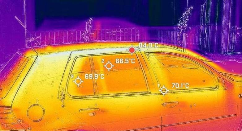 Απίστευτο: Τους 84 βαθμούς έφτασε η θερμοκρασία σε οροφή αυτοκινήτου!