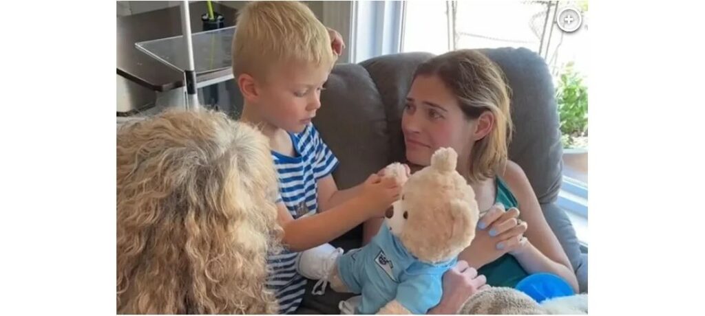 Πέθανε η 30χρονη μητέρα που έδινε μάχη με τον καρκίνο και χάρισε στον γιο της αρκουδάκι με τους χτύπους της καρδιάς της – Τα βίντεό της στο TikTok ράγισαν καρδιές