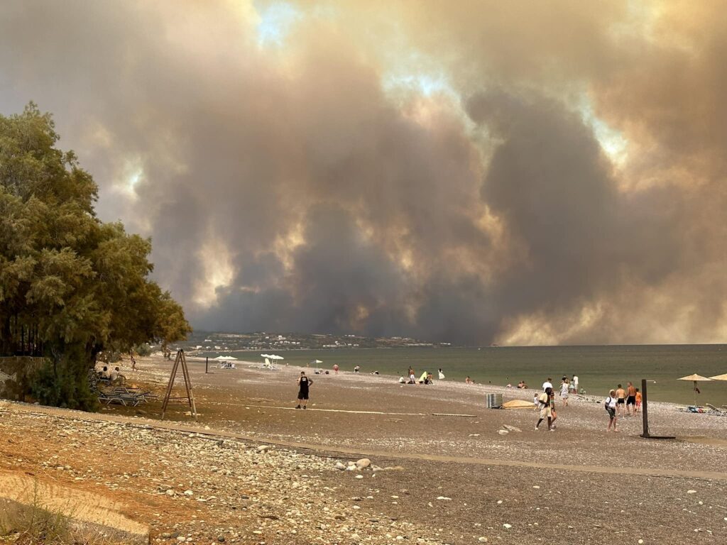 Φωτιά στη Ρόδο: Η φωτογραφία από δορυφόρο δείχνει το μέγεθος της καταστροφής