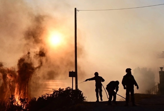 Σάλος με ιδιοκτήτη Airbnb: «Πελάτες έφυγαν για να σωθούν απ’τη φωτιά, θέλω να με πληρώσουν κανονικά, ατύχησαν»