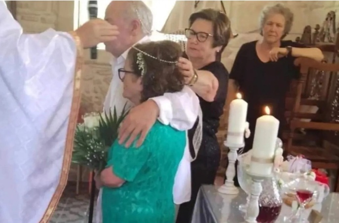Δάκρυσε όλη η Ελλάδα: Χαρές & γλέντια για ηλικιωμένο ζευγάρι, παντρεύτηκαν στα 70 τους χρόνια