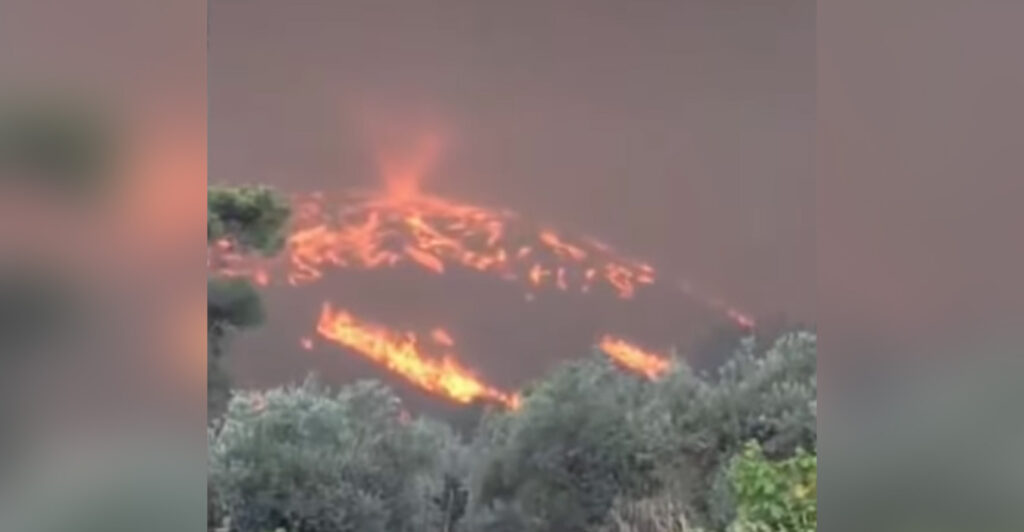 Οι ακραίες συνθήκες από την φωτιά στη Ρόδο δημιούργησαν πυροστρόβιλο!