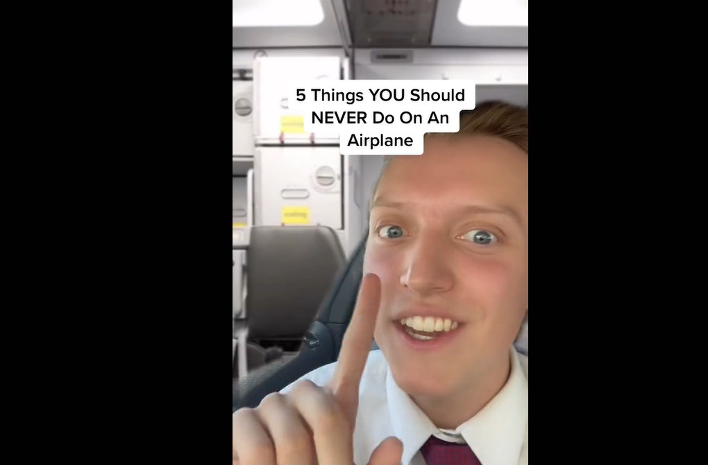 Αεροσυνοδός αποκαλύπτει το μοναδικό πράγμα που δεν πρέπει να φοράμε εν ώρα πτήσης- Ποιες οι συμβουλές του