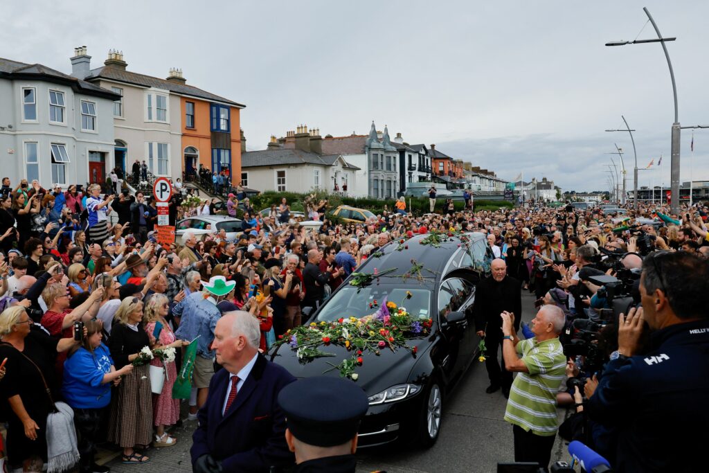 Ιρλανδία: Χιλιάδες fans στους δρόμους στο τελευταίο αντίο στη Σινέντ Ο’ Κόνορ
