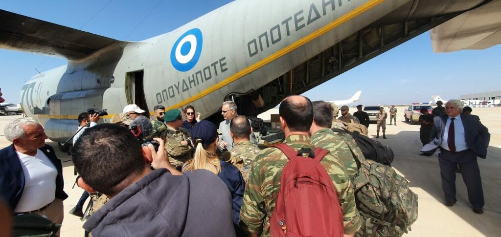 Φωτογραφίες-ντοκουμέντο: Η άφιξη της ελληνικής αποστολής στη Λιβύη, λίγο πριν το τραγικό τροχαίο