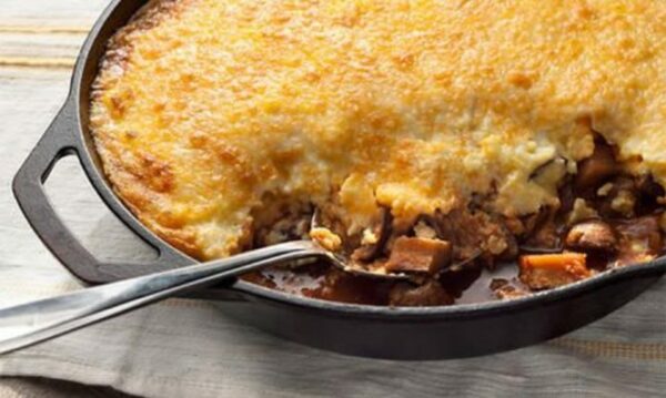 Μοναστηριακή συνταγή: Μελιτζάνες γεμιστές με το «ελιξήριο της αθανασίας» και «αθώα» μπεσαμέλ