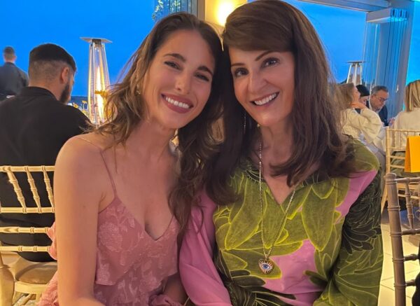 Πως η Nia Vardalos ανακοίνωσε στην Παυλίνα Βουλγαράκη ότι το τραγούδι της θα ακουστεί στο “Γάμος αλλά ελληνικά 3”