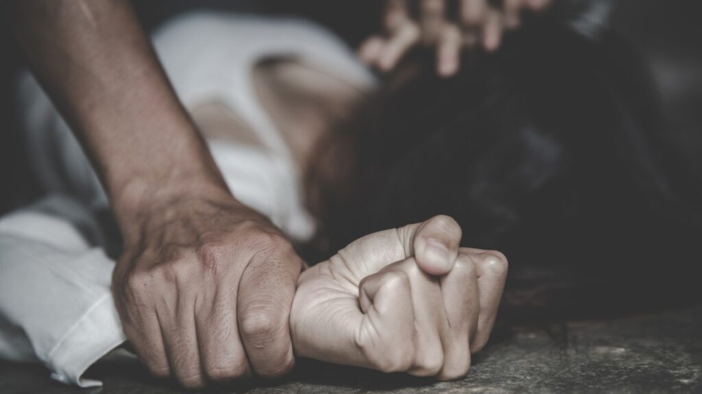 Χανιά | «Έμπηγε τα νύχια της στον λαιμό μου, εγώ ήμουν χειρότερα» – Καταδίκη 35χρονου για σωματική στην πρώην γυναίκα του