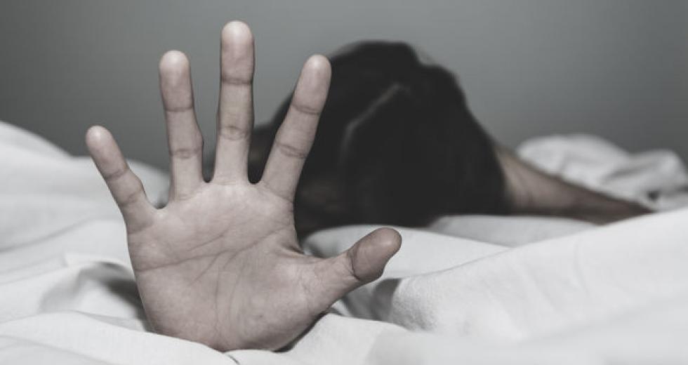 Φρίκη στην Κω: 52χρονος κατηγορείται για σεξουαλική κακοποίηση της ανήλικης κόρης της συντρόφου του