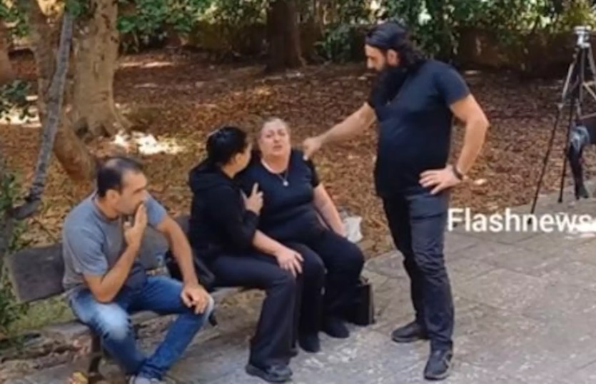 Χανιά: Ένταση στη δίκη για τη δολοφονία του 22χρονου Κώστα Χαριτάκη – Ξέσπασε η μητέρα του: Φονιά, όλοι είσαστε φονιάδες!