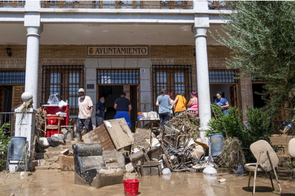 Καιρός: Τι είναι το φαινόμενο «Ωμέγα» που πλήττει την Ευρώπη και την Ελλάδα – Αφόρητη ζέστη και καταρρακτώδης βροχή