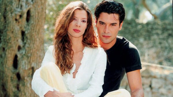 Έγινε Ξανθιά και παραμένει κούκλα: Η πρωταγωνίστρια του “Να με Προσέχεις” 22 χρόνια μετά είναι πραγματικά εκθαμβωτική