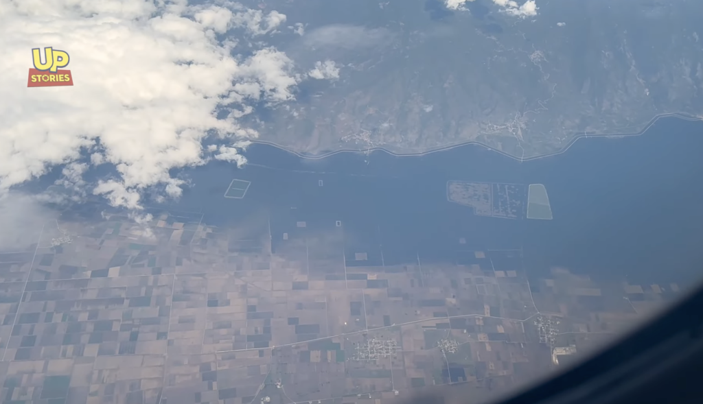 Δεός! Δείτε πώς έχει διαμορφωθεί η Λίμνη Κάρλα από τα 35.000 πόδια μετά την κακοκαιρία (βίντεο)