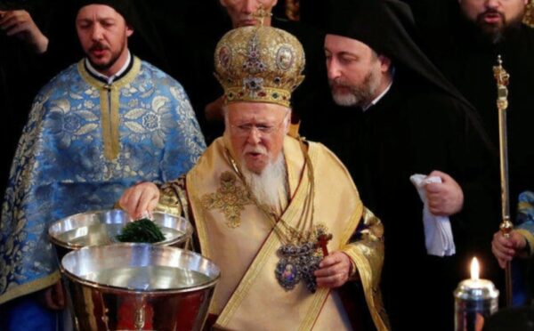 Άγιο Μύρο: Ο τρόπος που παρασκευάζεται κάθε 10 χρόνια και τα 57 σπάνια υλικά που χρειάζονται