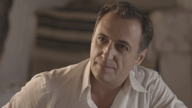 “Ο Παράδεισος των κυριών” -Ο Αποστόλης βρίσκεται έξω από το σπίτι της Όλγας με επικίνδυνες διαθέσεις…