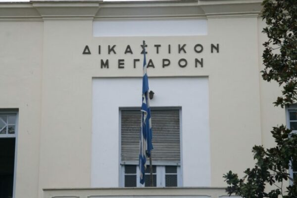 Bόλος: 32χρονος στον Βόλο τα έκανε γυαλιά καρφιά στο σπίτι των πεθερικών του