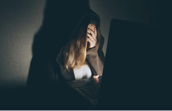 Θεσσαλονίκη: «Ήθελε να εκδικηθεί » είπε η 36χρονη που δήθεν έπαιζε σε πορνό βίντεο τα οποία έστελνε ο πρώην της