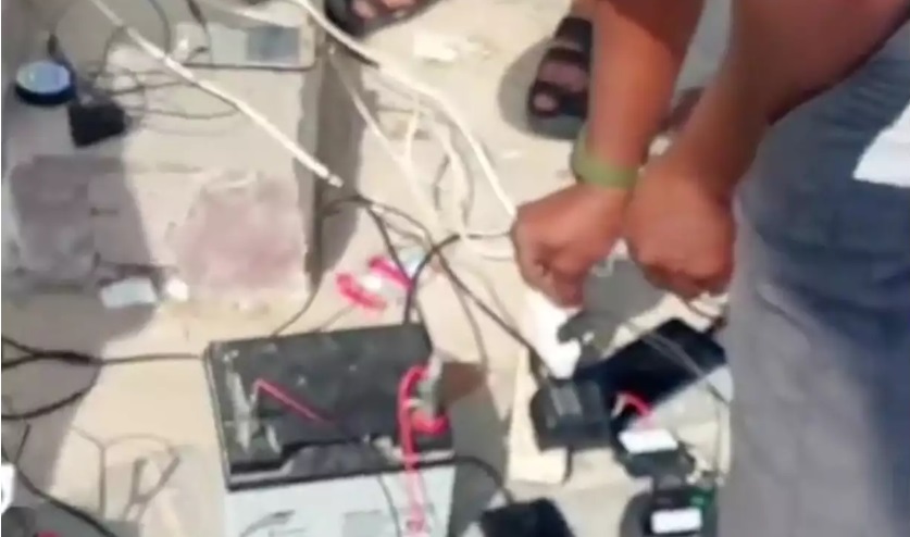 Πόλεμος στο Ισραήλ: Πώς φορτίζουν τα κινητά τους οι κάτοικοι στη Γάζα