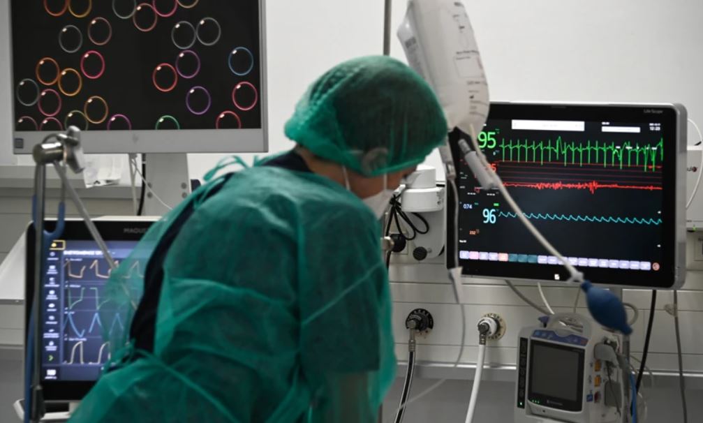 Νέα έξαρση Covid από καινούριο στέλεχος διαδεδομένο σε Ευρώπη και Αμερική